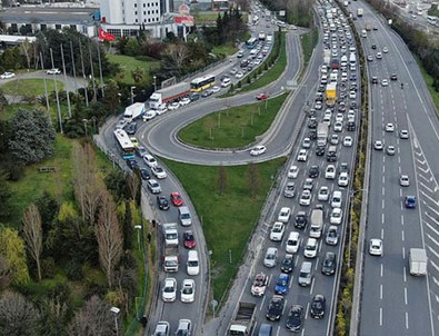 İstanbullu'nun trafik çilesi bitmiyor!