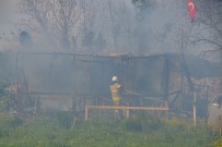 İzmir'de Konteyner Ev Yangını Açıklaması Karı-Koca Dumandan Etkilendi Haberi