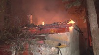 İzmir'de Tek Katlı Metruk Evde Yangın Paniği