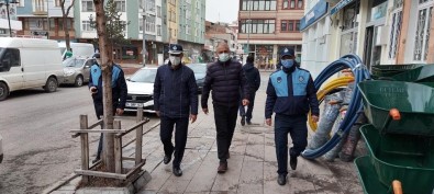 Kars'ta Zabıta Ekipleri Kaldırım İşgali Yapan Esnafı Uyarıyor
