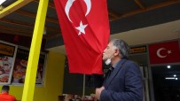 Şehit Babası Türk Bayağını Öpüp Güvenlik Güçlerine Dua Etti Haberi