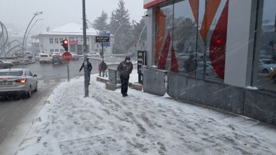 Yozgat'ta Kar Yağışı Etkili Oluyor
