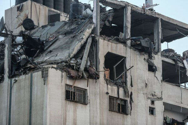 Gazze'ye düzenlenen hava saldırısının boyutu gün ağarınca ortaya çıktı