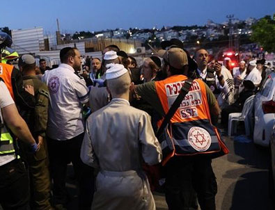 Ayin sırasında çöktü! 60 yaralı!
