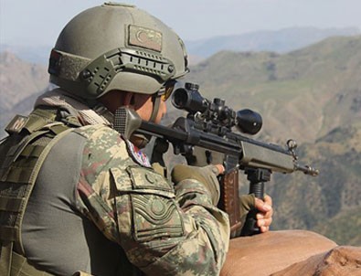 Teröre ağır bir darbe daha! Biri kırmızı kategoride iki terörist etkisiz!