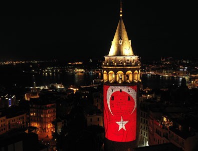 Galata'da görsel şölen! Resmen büyüledi!