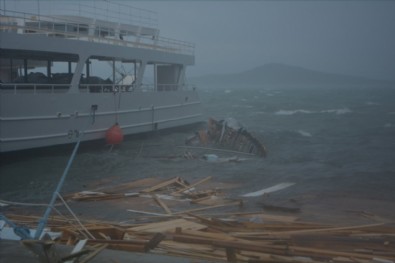 Ayvalık'ta şiddetli fırtına