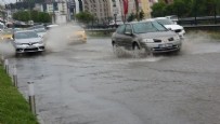 İstanbul'da yağmur sonrası yollar göle döndü!
