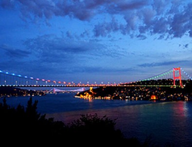 İstanbul Azerbaycan renklerine büründü!