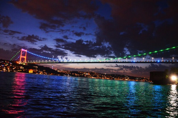 İstanbul Azerbaycan renklerine büründü!