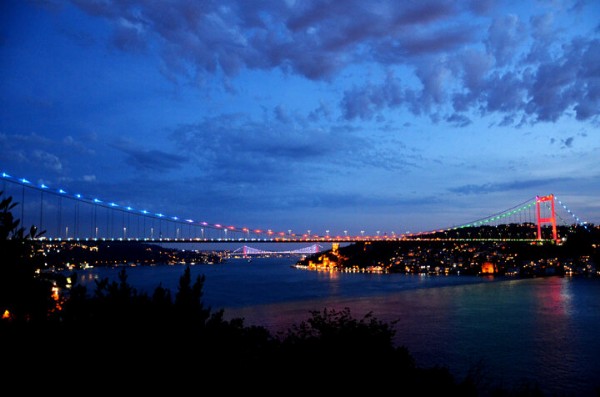 İstanbul Azerbaycan renklerine büründü!