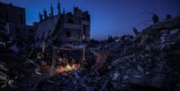 İşgalci İsrail'in bombaladığı evinin enkazında yaşıyor: Gidecek başka yerim yok