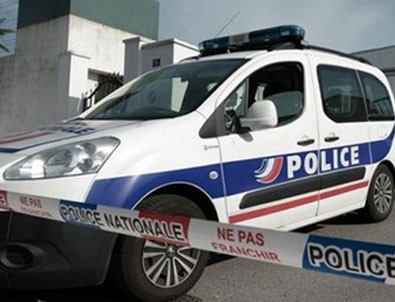 Fransa'da yine camiyi kundakladılar!