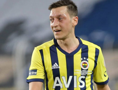Mesut Özil'den örnek hareket!