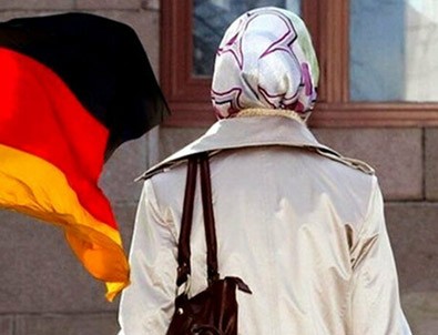 Almanya'da 'başörtüsü' krizi!