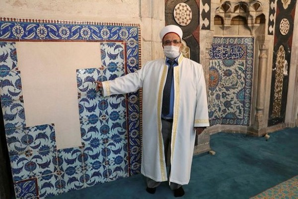 Yatacak yerin yok Avrupa! Ulu Cami'nin çinileri Hollanda'dan çıktı