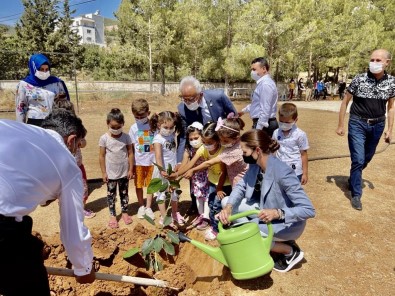 Akkuyu Nükleer A.S. Çalisanlari, 'Umut Tohumlari' Projesi Kapsaminda Çocuklarla Fidan Dikti