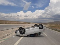 EVLİYA ÇELEBİ - Altintas'ta Trafik Kazasi Açiklamasi 2 Yarali