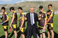 BÜLENT UYGUN - Baskan Öztürk'ün Genç Futbolculara Destegi Devam Ediyor