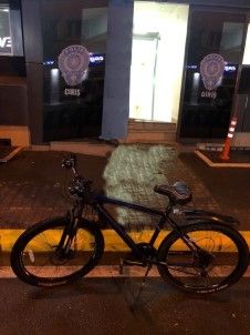 Çaldigi Bisikleti Internetten Satmak Isteyince Yakalandi