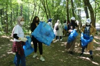 ANNELER GÜNÜ - Eyüpsultan'daki Piknik Alanindaki Çöpler  Temizlendi