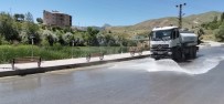 SOSYAL TESİS - Hakkari Caddeleri Tazyikli Suyla Yikandi