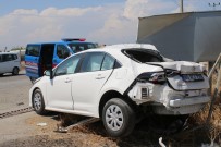 ÇAYKARA CADDESİ - Hatay'da Akaryakit Tankeri Ile Otomobil Çarpisti Açiklamasi 2 Yarali