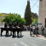 ARBEDE - Israil Mahkemesi Önünde Israil Güçleri Ve Filistinliler Arasinda Arbede Açiklamasi 1 Gözalti, 2 Yarali