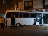 Izmir'de Isçi Servisi Mobilya Magazasina Daldi Açiklamasi 12 Yarali