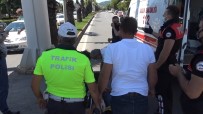 ALKOL MUAYENESİ - Kalabaligi Uzaklastirmaya Çalisan Polise 'Sen Ne Yapacaksin' Diyerek Karsi Çikti