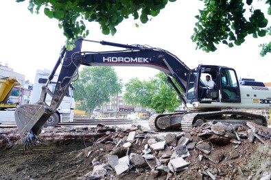 Kestel Meydani Için Ilk Kepçeyi Baskan Tanir Vurdu