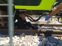 TAHKİKAT - (Özel) - Bursa Metrosunda Korku Dolu Anlar...Sehrin Metro Hattini Yarim Saat Kilitledi