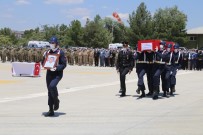 SİİRT VALİSİ - Siirt'te Sehit Güvenlik Korucusu Için Tören Düzenlendi