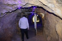 MUSTAFA DUMAN - 420 Metre Uzunlugundaki Tünel Lokantaya, Yemege Degil, Serinlemeye Geliyorlar