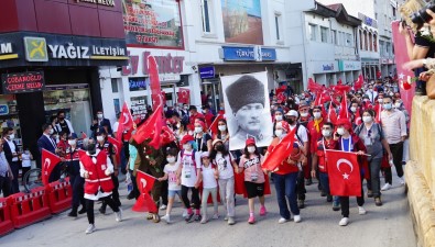 95 Kilometrelik Atatürk Ve Istiklal Yolu Yürüyüsü Son Buldu