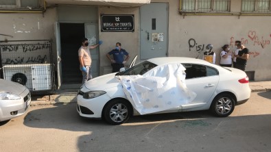 Araç Içinde Hayatina Son Verdi