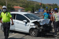 TRAFİK POLİSİ - Izmir'de Trafik Kazasi Açiklamasi 9 Yarali