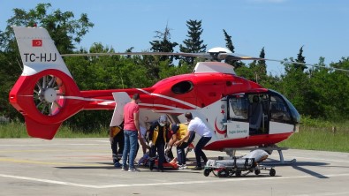 Kalp Krizi Geçiren 48 Yasindaki Sahis Ambulans Helikopter Ile Hastaneye Yetistirildi