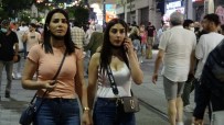 TAKSIM - (Özel) Istiklal Caddesi'nde Maske Ve Mesafe Unutuldu, Halaylar Çekildi