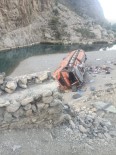 BELUCISTAN - Pakistan'da Yolcu Otobüsü Devrildi Açiklamasi 18 Ölü, 30'Dan Fazla Yarali