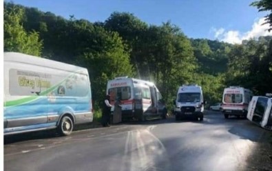 Yaylaya Çikan Tur Minibüsü Devrildi Açiklamasi 15 Yarali