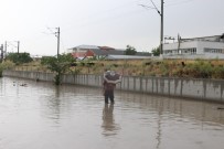 Ankara'da Saganagin Ardindan Gelen Sel Sokaklari Kapatti