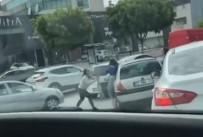 Antalya'da Iki Kadinin, Trafikteki Saç Basa Kavgasi Kamerada