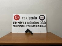 Aranmasi Olan Sahis Üzerindeki Silahla Yakalandi