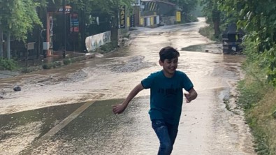 Bursa'da Saganak Yagis Hayati Felç Etti