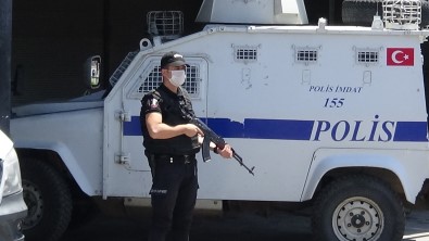 Diyarbakir'da 1 Kisinin Öldügü Olayla Ilgili 2 Kisi Tutuklandi