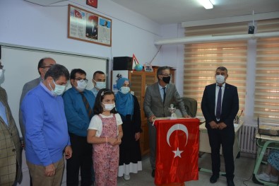 Dünya Klavye Sampiyonu Ögrenciler Ödüllendirildi