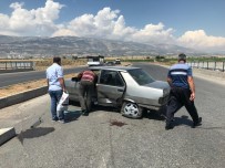 Otomobil Ile Minibüs Çarpisti Açiklamasi 3 Yarali