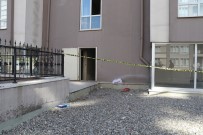 MUSTAFA BAYRAM - Rastgele Girdigi Apartmanin 8. Katindan Atladi