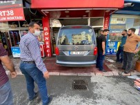 YAVUZ SULTAN SELİM - Sürücüsünün Kontrolünü Kaybettigi Otomobil Lokantaya Böyle Girdi